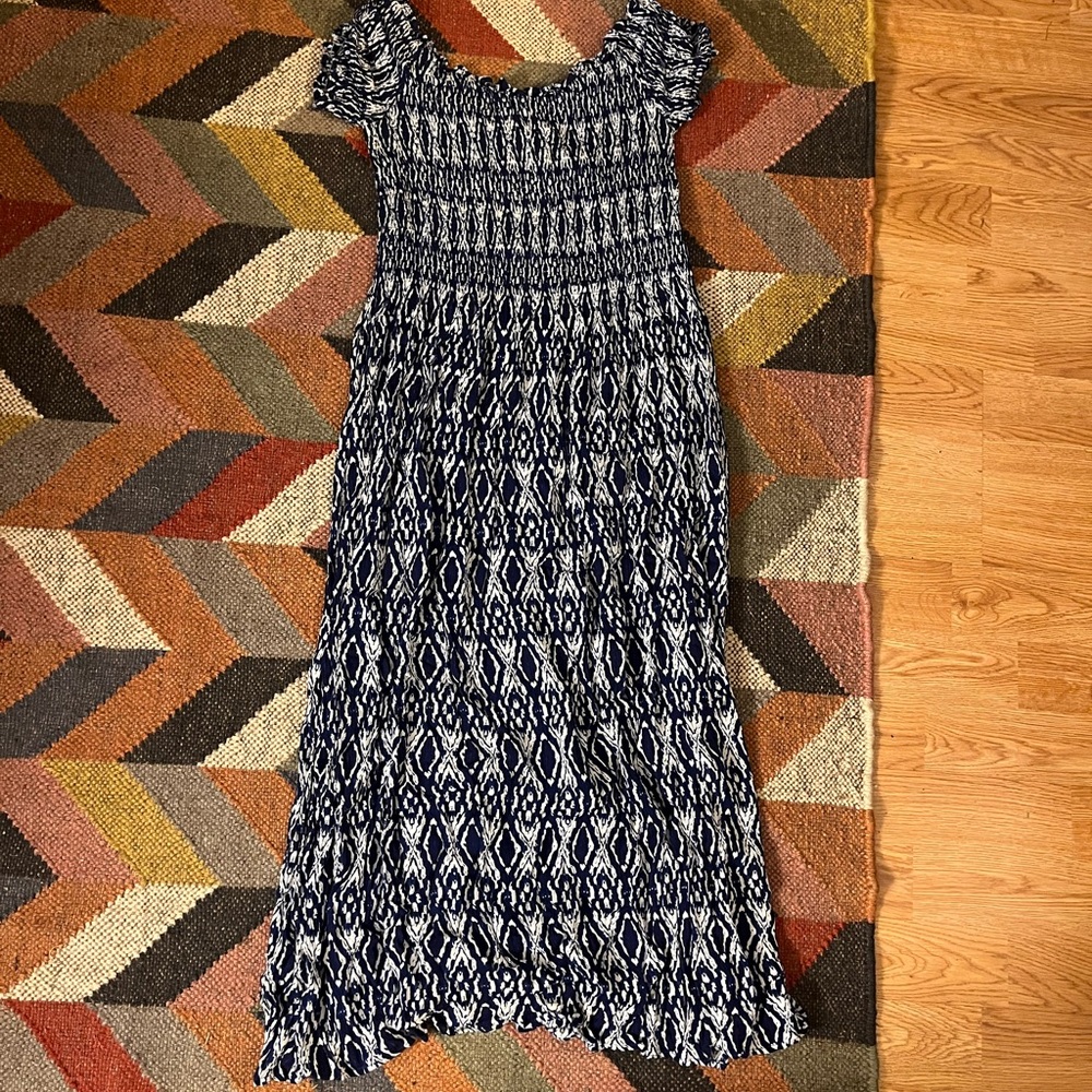 Elegant Blue and White Mid-length Sun Dress